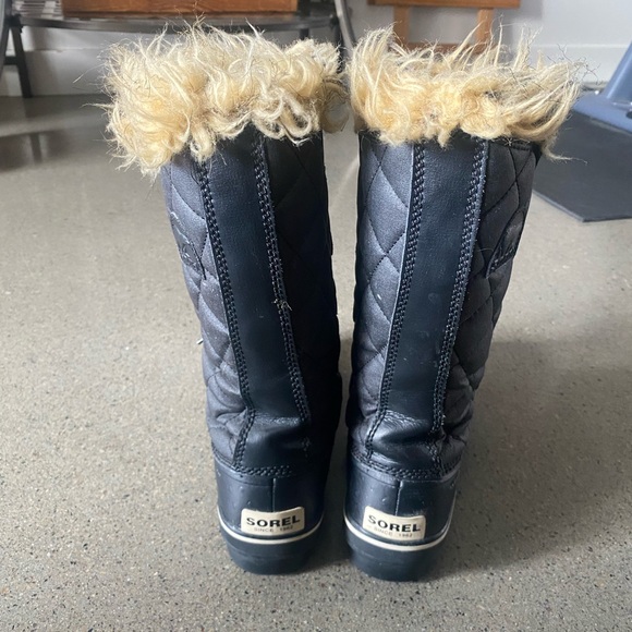 Sorel Black Quilted Waterproof Winter Boots with Fur Lining - Picture 5 of 6